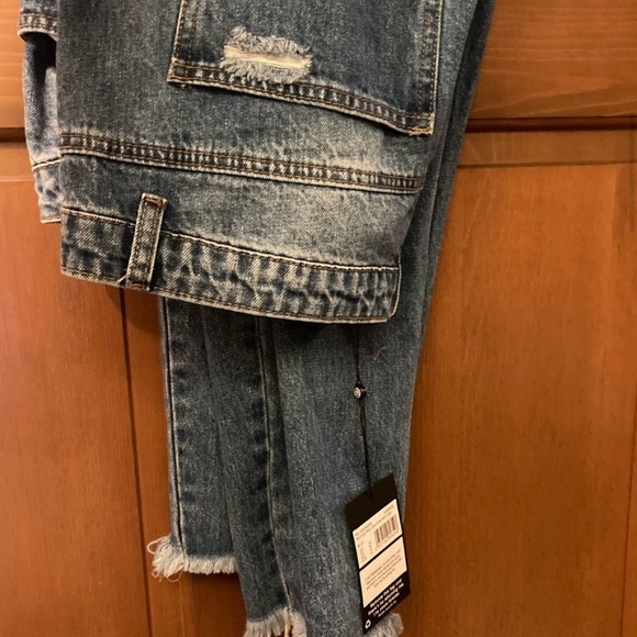 Missguided High Rise Distressed Riot Jeans - Picture 5 of 9